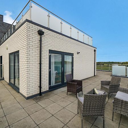 Modern Apartments With Free Parking Near Heathrow コルンブルック エクステリア 写真