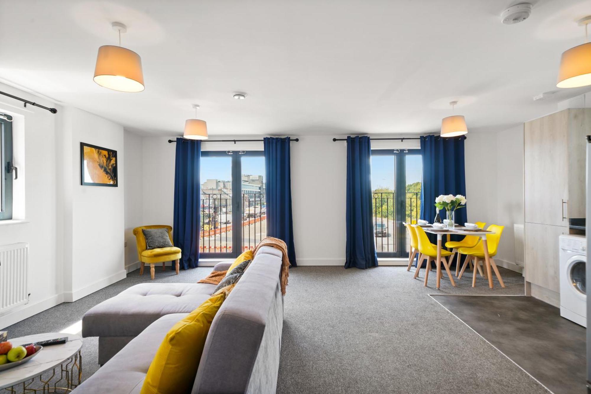 Modern Apartments With Free Parking Near Heathrow コルンブルック エクステリア 写真