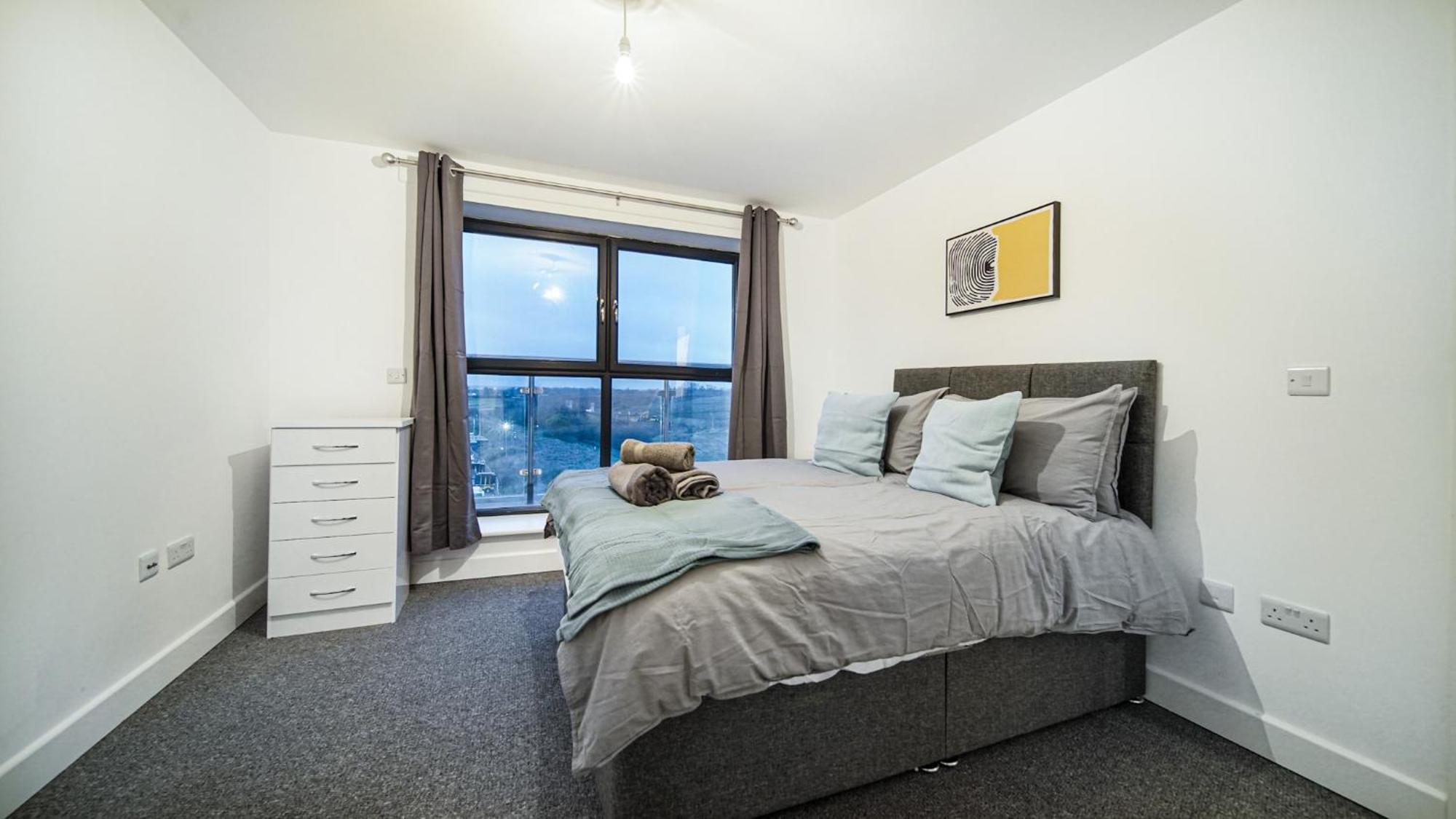 Modern Apartments With Free Parking Near Heathrow コルンブルック エクステリア 写真