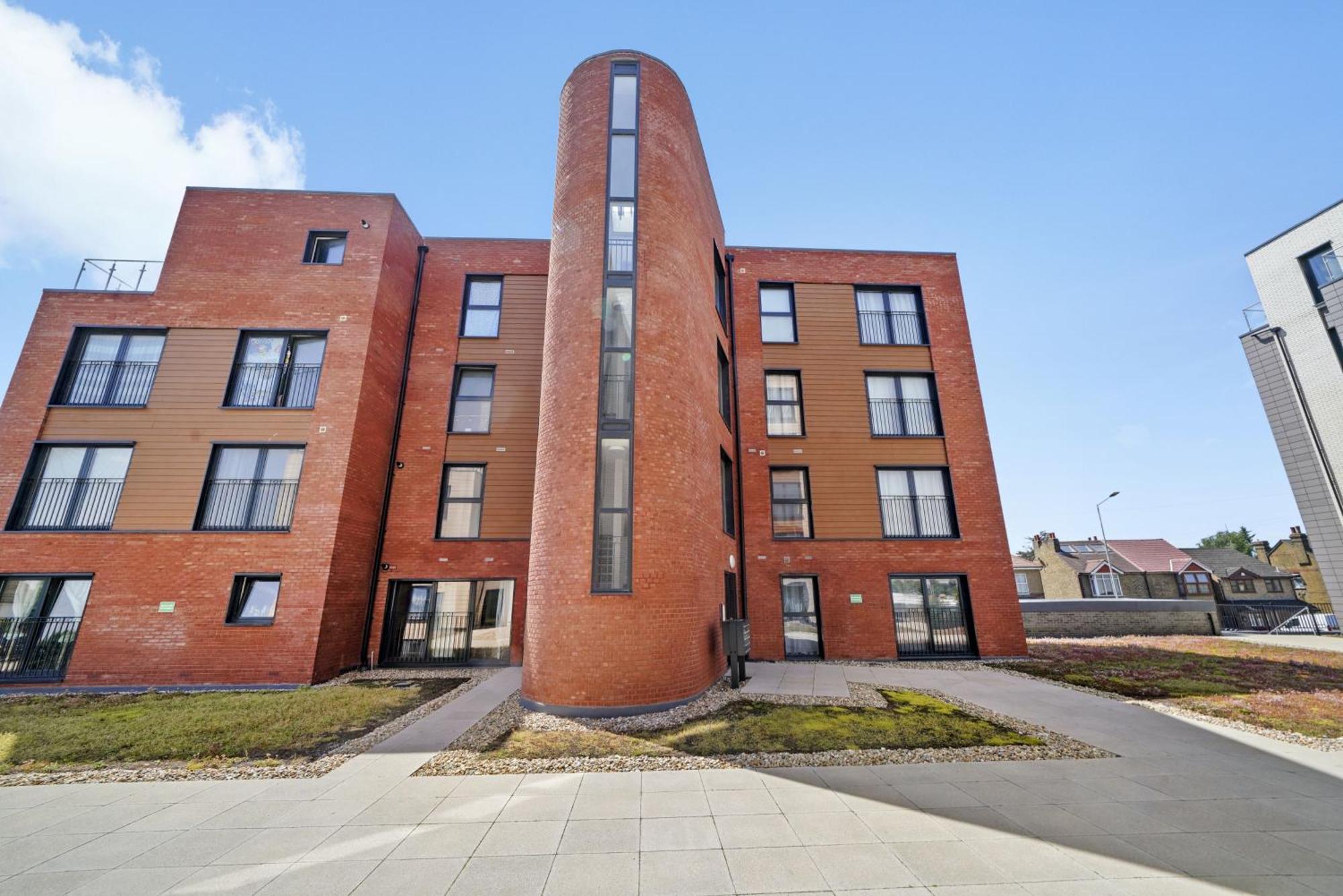 Modern Apartments With Free Parking Near Heathrow コルンブルック エクステリア 写真