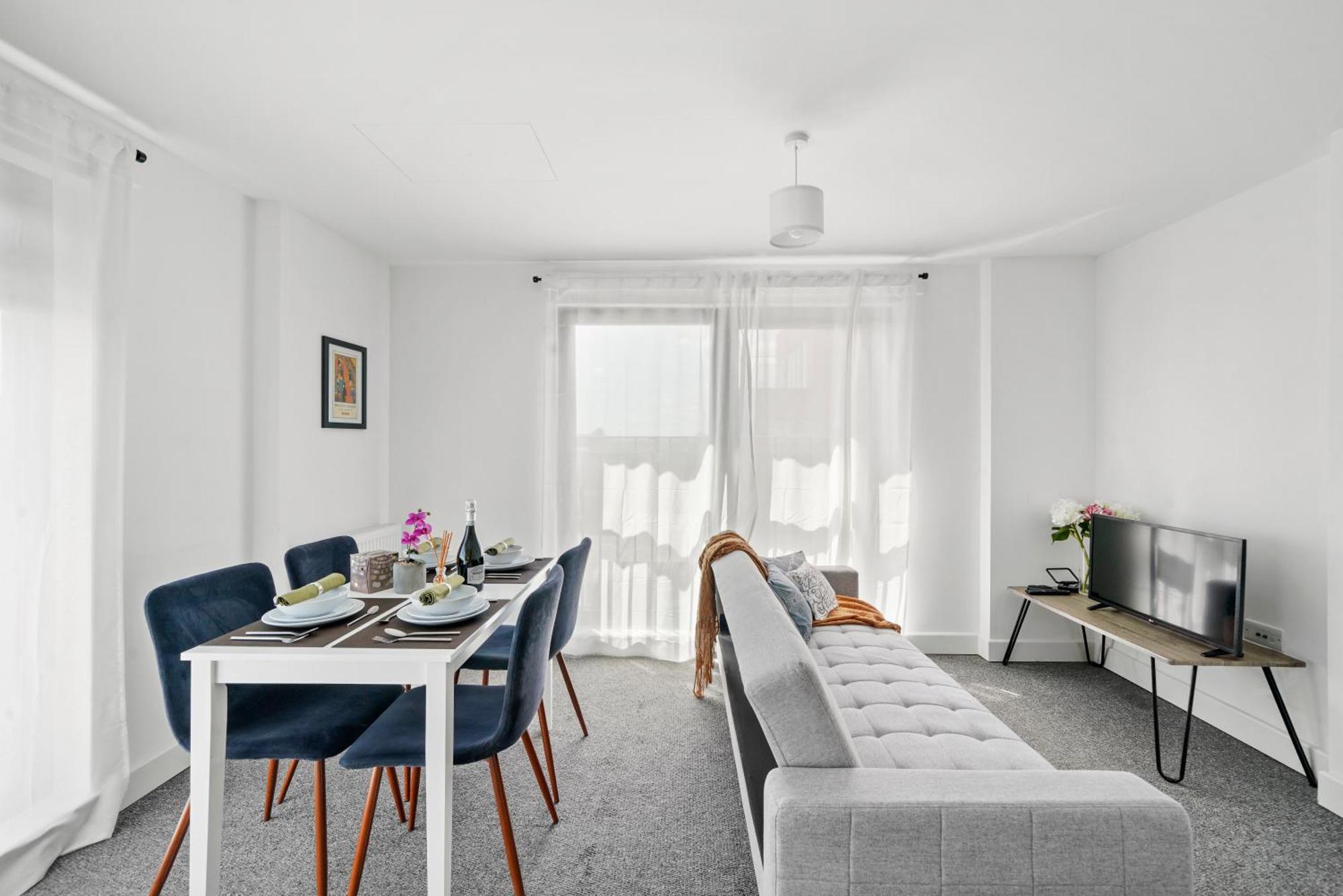 Modern Apartments With Free Parking Near Heathrow コルンブルック エクステリア 写真