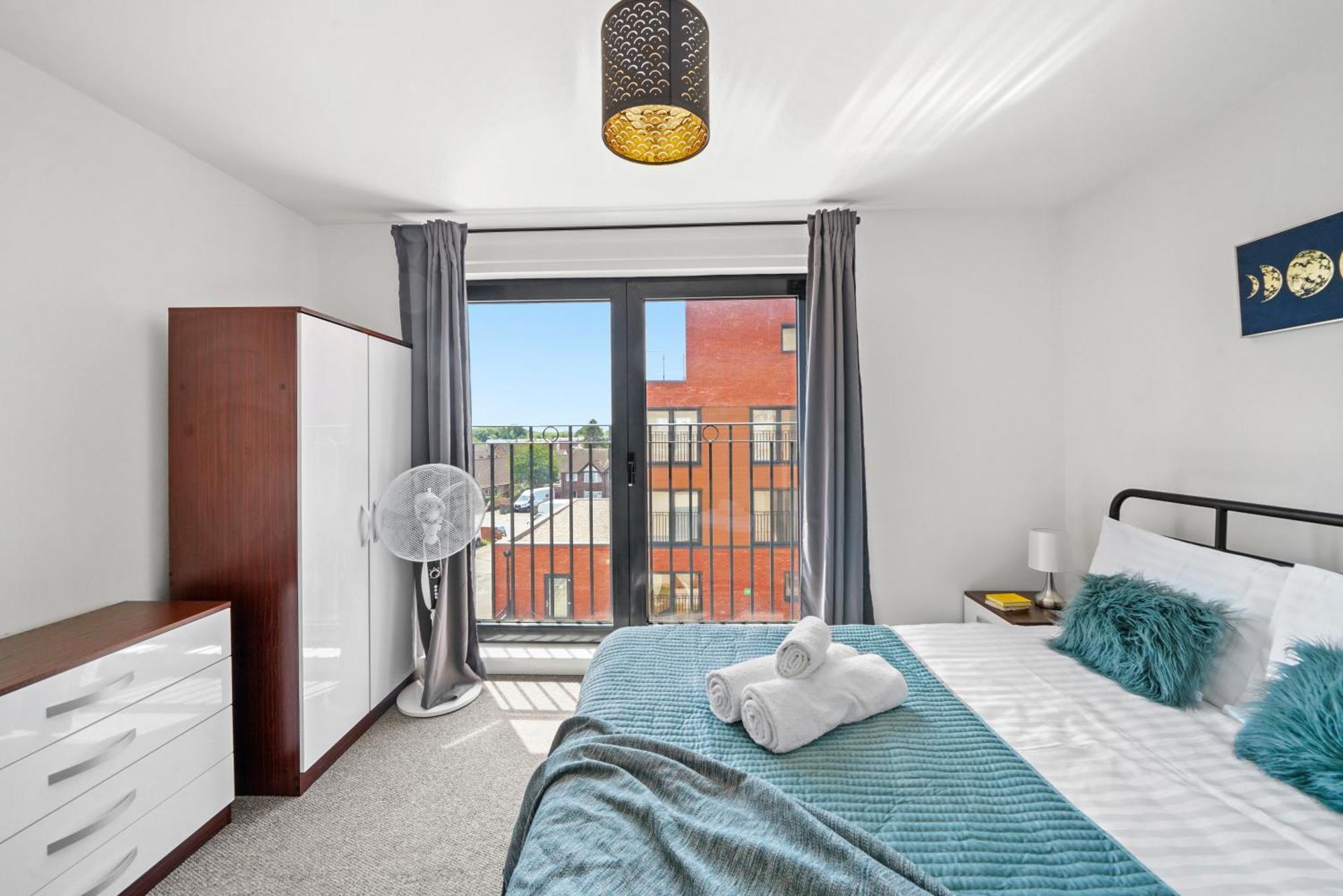 Modern Apartments With Free Parking Near Heathrow コルンブルック エクステリア 写真