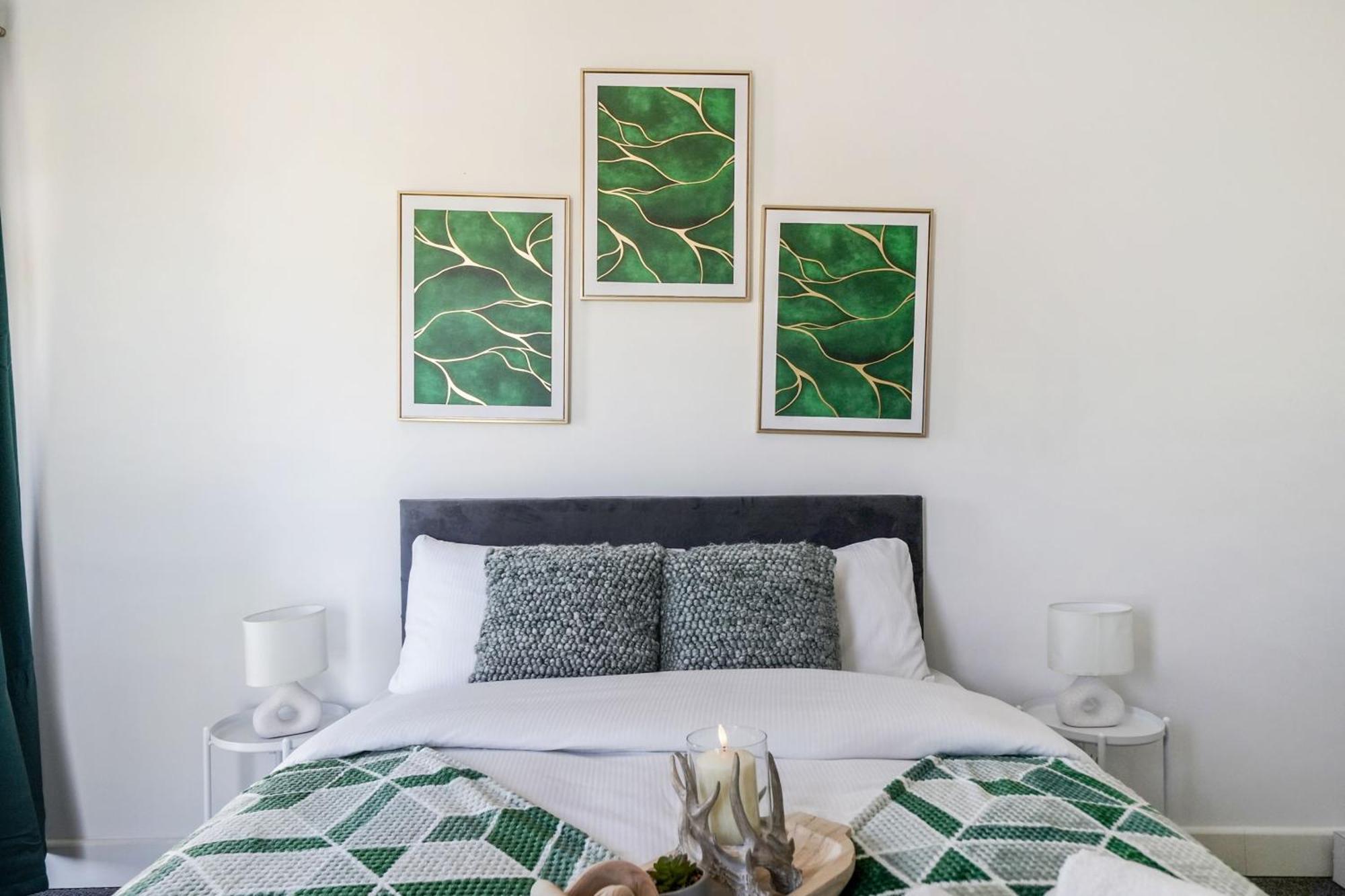 Modern Apartments With Free Parking Near Heathrow コルンブルック エクステリア 写真