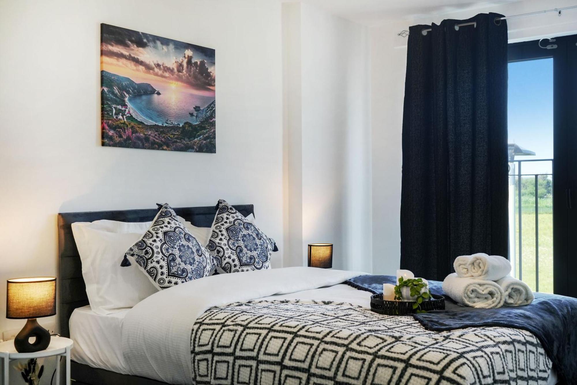 Modern Apartments With Free Parking Near Heathrow コルンブルック エクステリア 写真