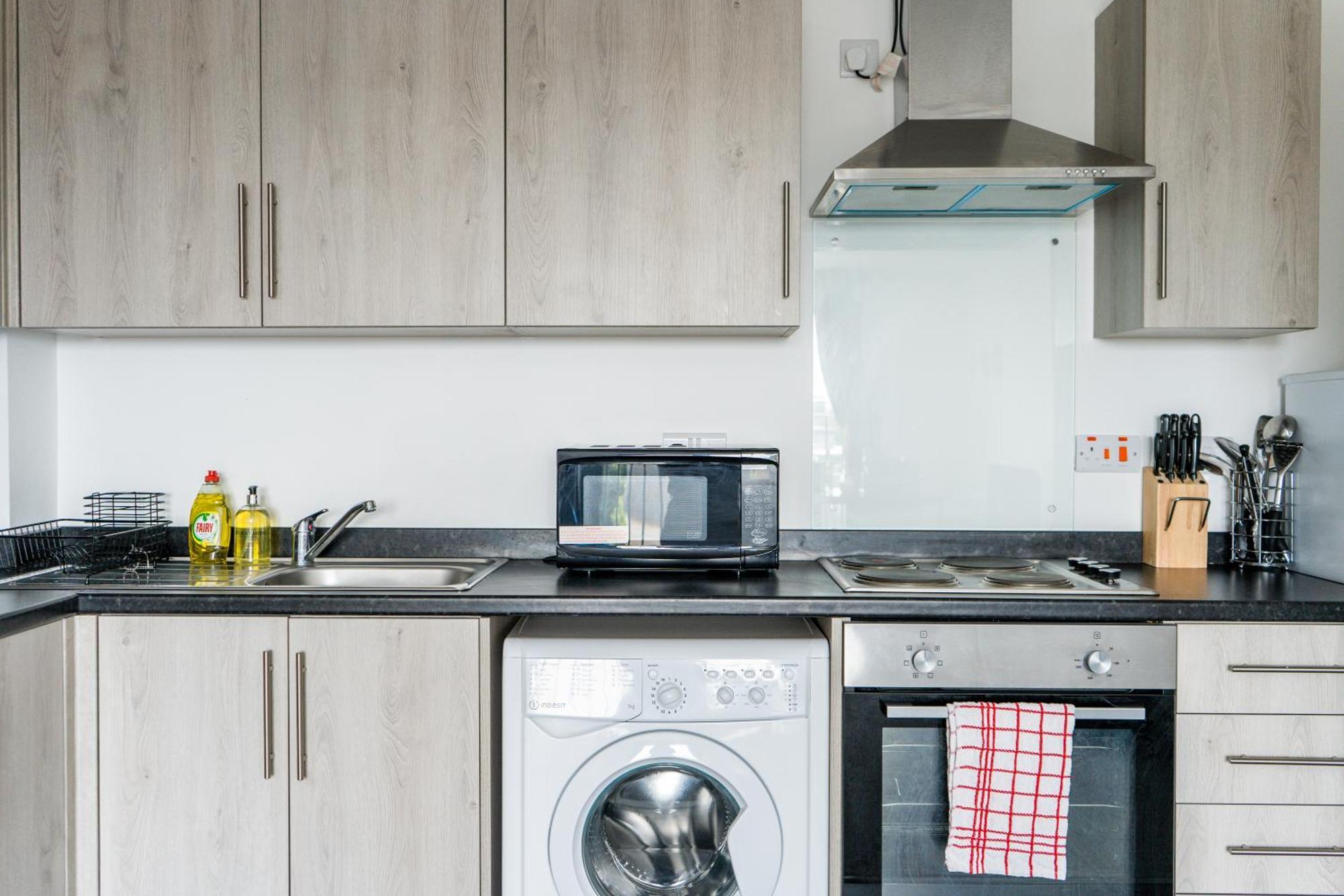 Modern Apartments With Free Parking Near Heathrow コルンブルック エクステリア 写真