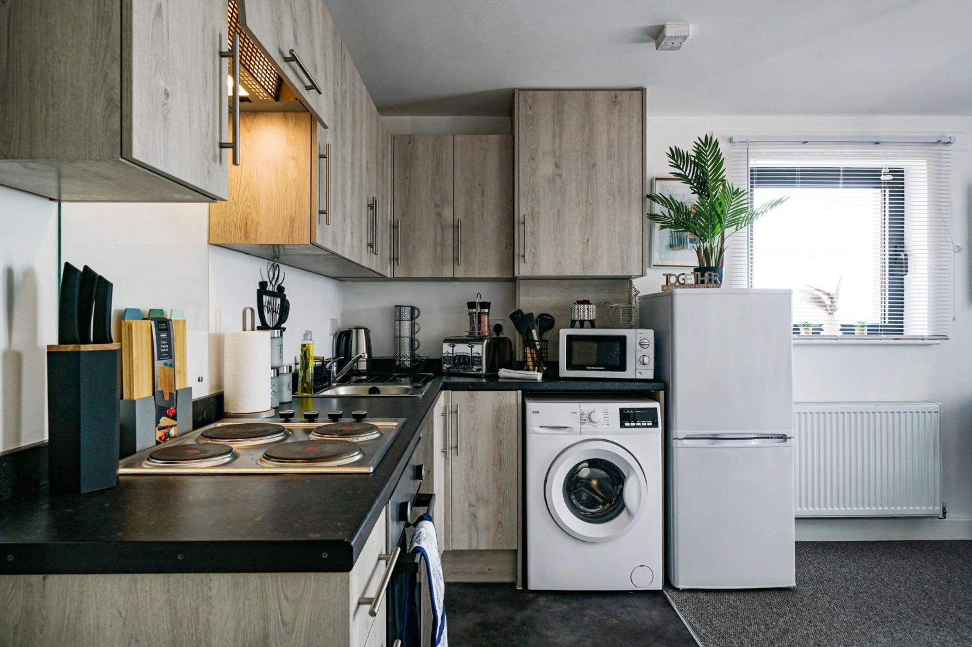 Modern Apartments With Free Parking Near Heathrow コルンブルック エクステリア 写真