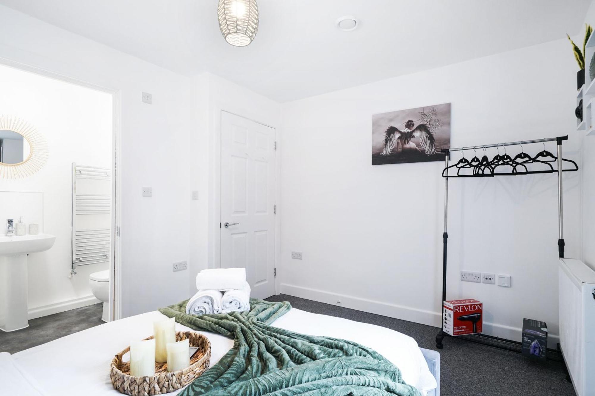 Modern Apartments With Free Parking Near Heathrow コルンブルック エクステリア 写真