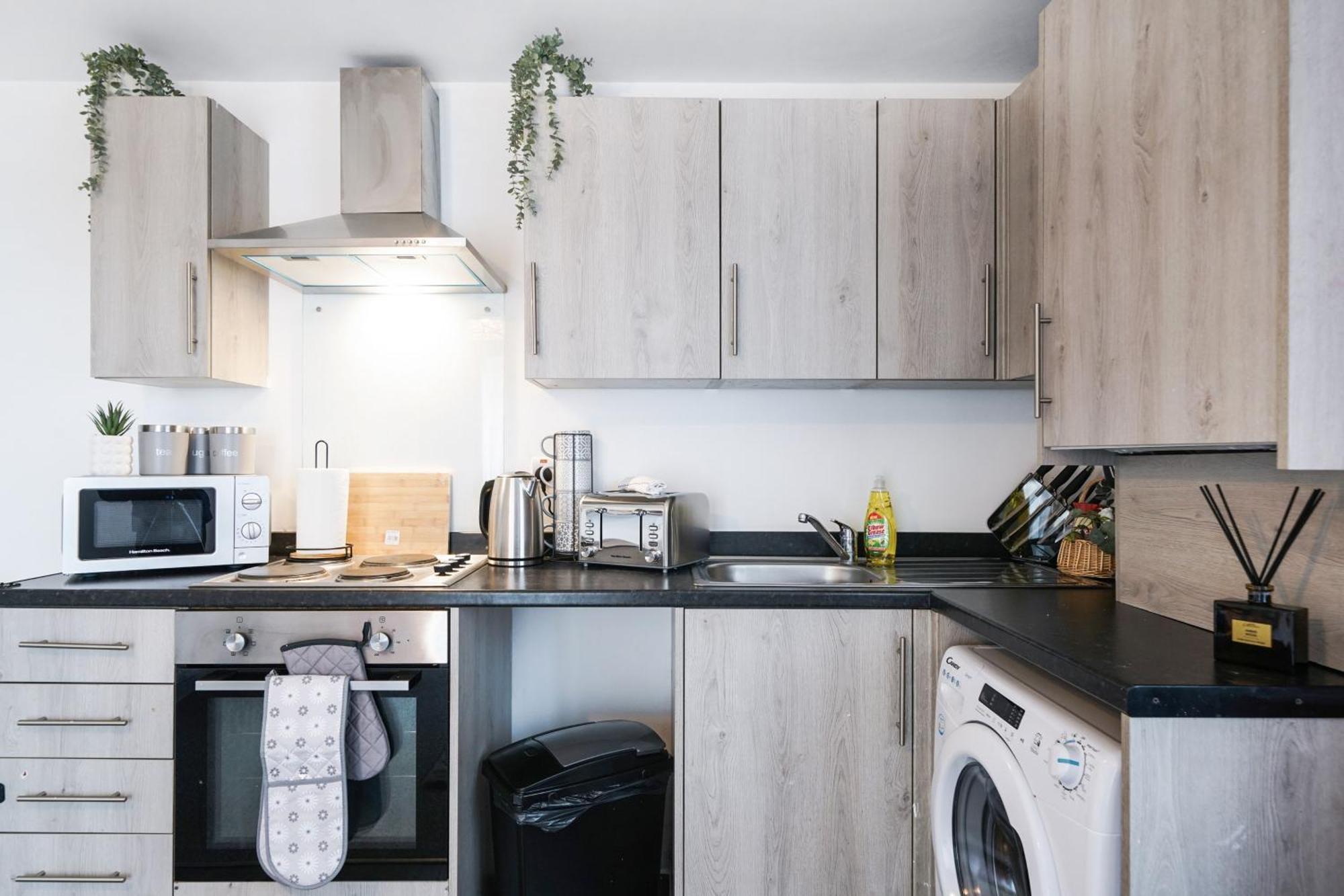 Modern Apartments With Free Parking Near Heathrow コルンブルック エクステリア 写真