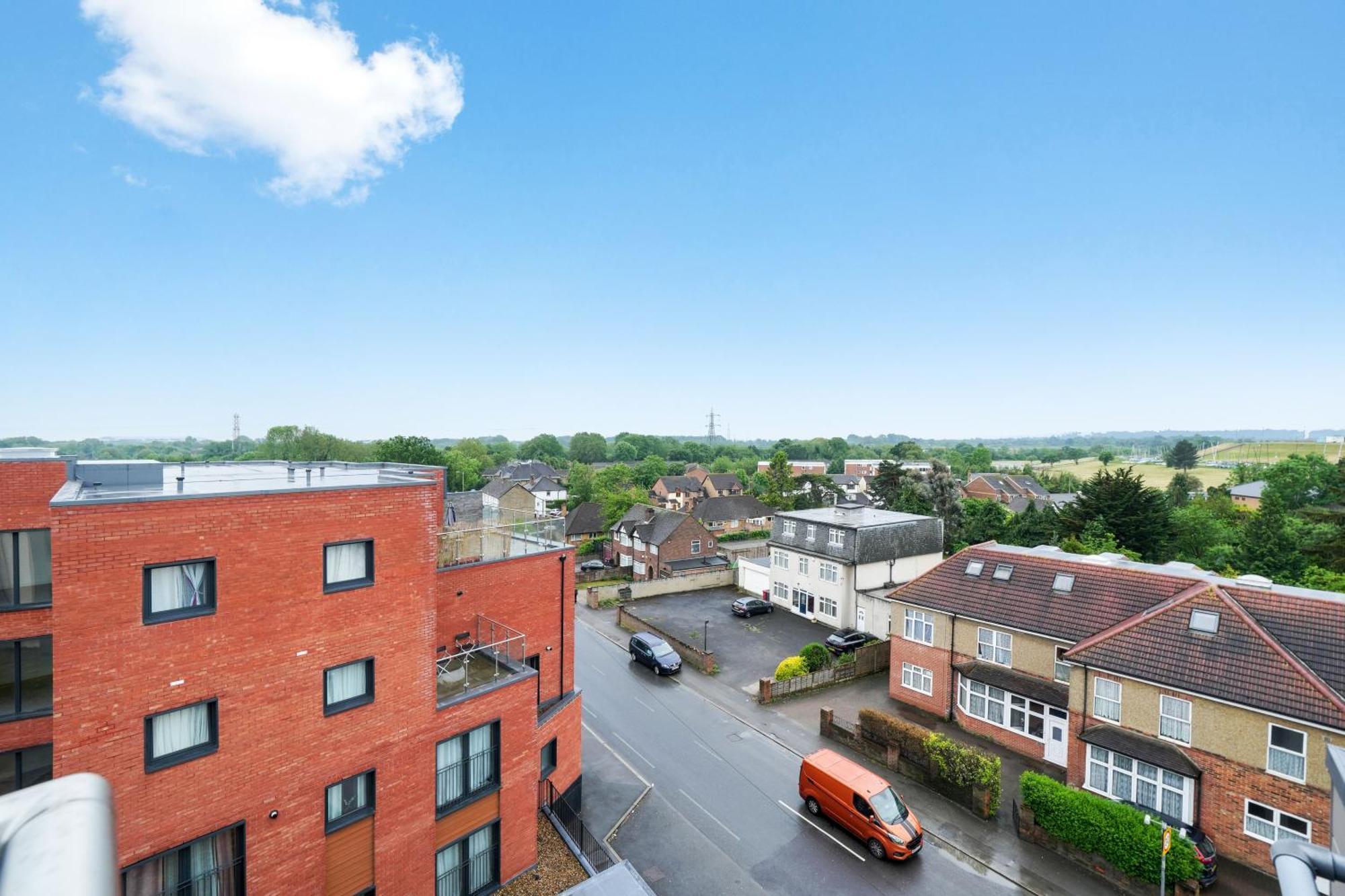 Modern Apartments With Free Parking Near Heathrow コルンブルック エクステリア 写真