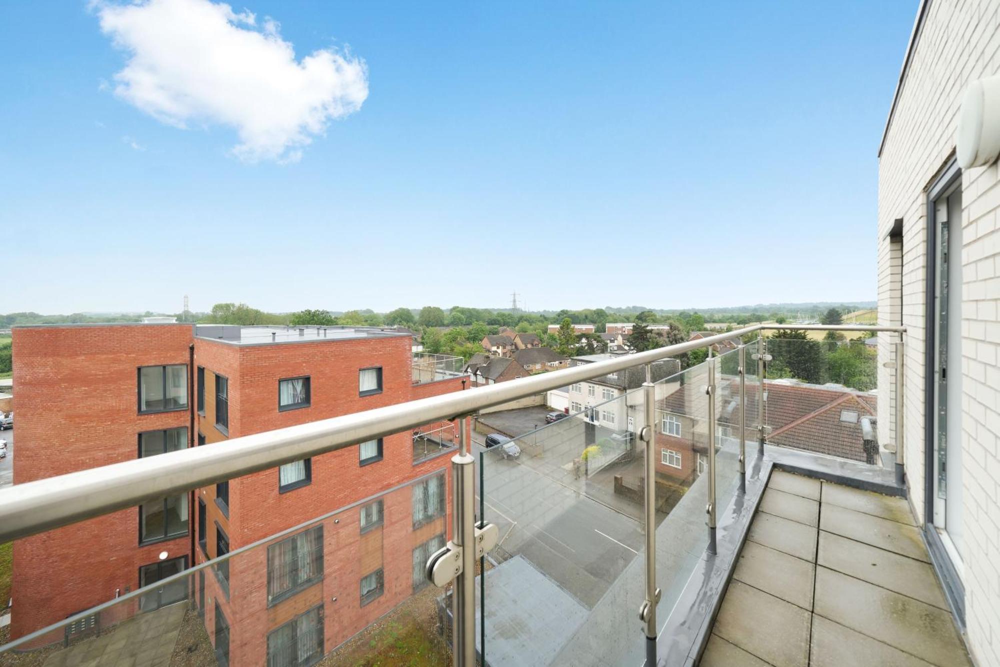 Modern Apartments With Free Parking Near Heathrow コルンブルック エクステリア 写真