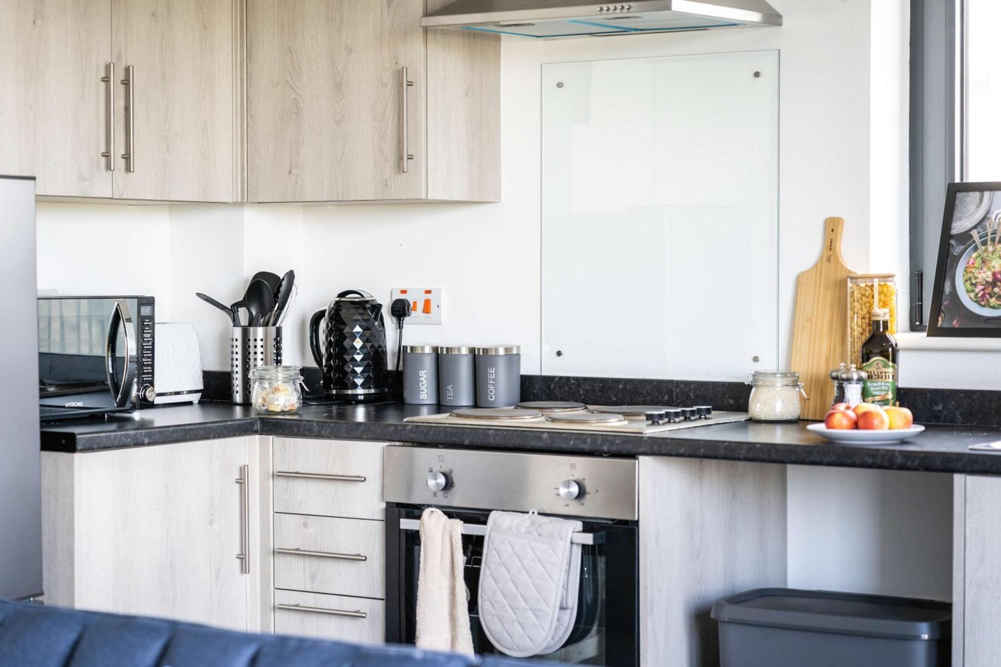 Modern Apartments With Free Parking Near Heathrow コルンブルック エクステリア 写真