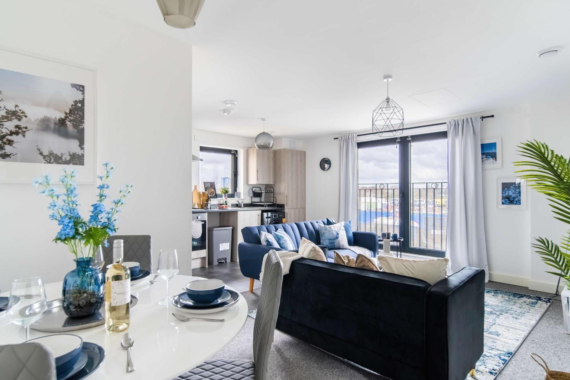 Modern Apartments With Free Parking Near Heathrow コルンブルック エクステリア 写真