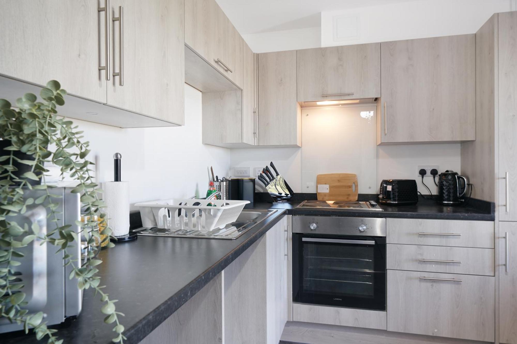 Modern Apartments With Free Parking Near Heathrow コルンブルック エクステリア 写真