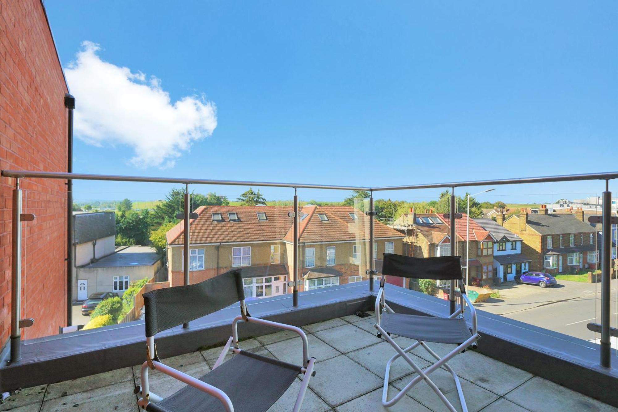Modern Apartments With Free Parking Near Heathrow コルンブルック エクステリア 写真